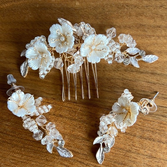 Wedding hair comb and matching earrings, ivory with crystals - Picture 2 of 4